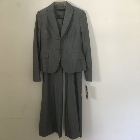 Anne Klein two piece Suit - Picture 2 of 9